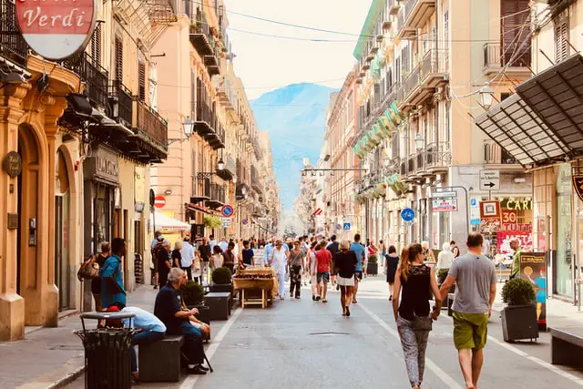 Tips for Bargain Shopping When Traveling Abroad 1 city street and people