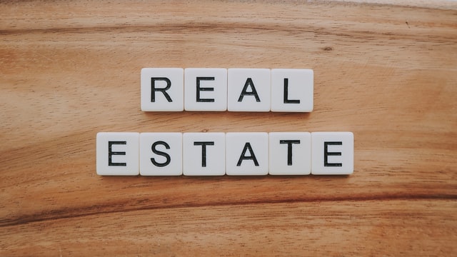 What is a Real Estate Commission? 2 real estate sign