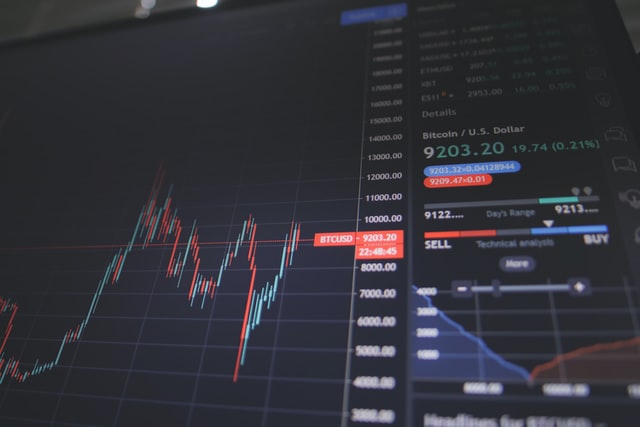 Blue Chip Stocks: 9 Reasons to Have Them in Your Portfolio 3 Stock market graph
