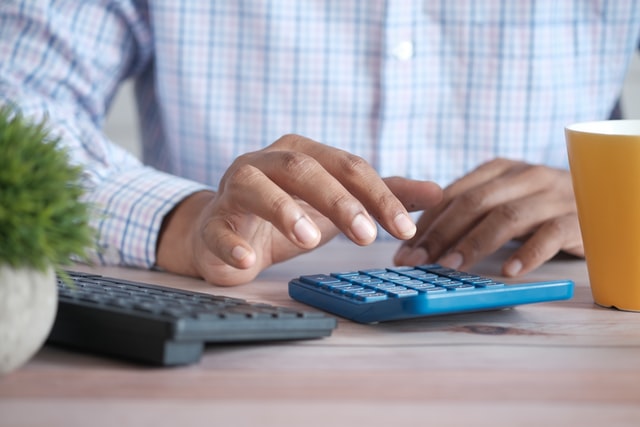 Robinhood Taxes: How Are Investment Taxes Handled? 2 man calculating