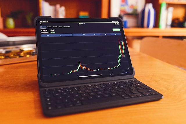 Profiting from Market Momentum with Trend Trading 2 laptop with trading chart on it